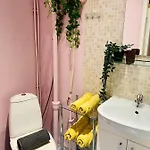 1 Bedroom Near Kadriorg Swan Pond شقة
