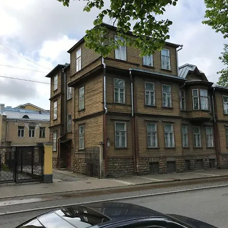 Apartment 1 Bedroom Near Kadriorg Swan Pond