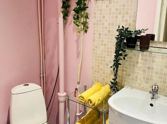 1 Bedroom Near Kadriorg Swan Pond Apartament