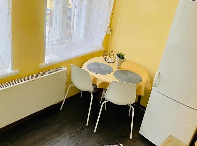 1 Bedroom Near Kadriorg Swan Pond Apartament