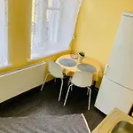 1 Bedroom Near Kadriorg Swan Pond 公寓